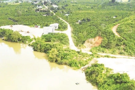 Các đơn vị được cấp phép khai thác cát trên sông Krông Nô, thuộc huyện Krông Nô, tỉnh Đắk Nông đồng loạt dừng khai thác nên nguồn cung bị gián đoạn.