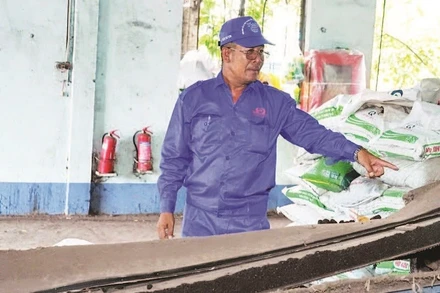 Ông Nguyễn Thanh Hải trong ca sản xuất.