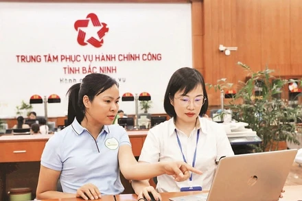 Thực hiện thủ tục hành chính tại Trung tâm Phục vụ hành chính công tỉnh Bắc Ninh.
