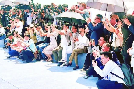 Phóng viên các cơ quan báo chí tác nghiệp tại một sự kiện của doanh nghiệp trên địa bàn Thành phố Hồ Chí Minh.