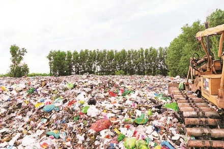 Bãi rác tạm tại phường An Xuyên (tỉnh Cà Mau) sức chứa chỉ bảo đảm đến giữa tháng 7/2025, khiến người dân lo không còn chỗ chứa rác.