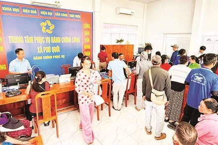 Trung tâm phục vụ hành chính công xã Phú Quới, tỉnh Vĩnh Long. (Ảnh BÁ DŨNG)