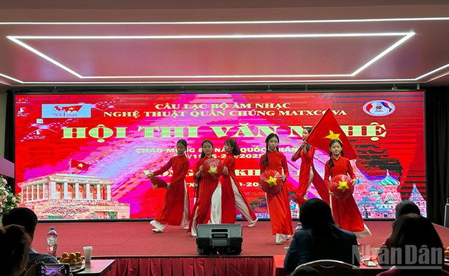 Tiết mục nhảy “Máu Đỏ Da Vàng” thể hiện tinh thần đoàn kết, lòng yêu nước và niềm tự hào dân tộc của người Việt Nam do các cháu thiếu nhi đến từ Trung tâm Thần đồng thể hiện. ndo_br_img-1625.jpg