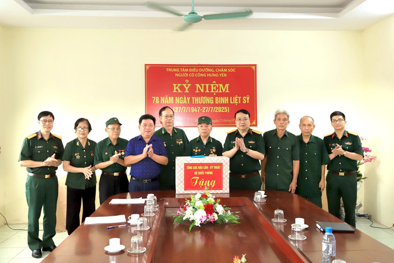 Đoàn công tác Tổng cục Hậu cần-Kỹ thuật thăm Trung tâm Điều dưỡng chăm sóc người có công tỉnh Hưng Yên. tb5.jpg
