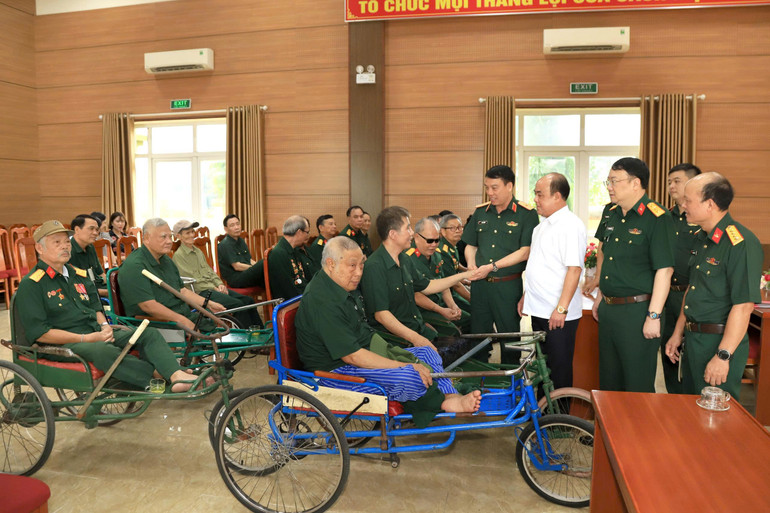 Đoàn công tác Tổng cục Hậu cần-Kỹ thuật thăm Trung tâm Nuôi dưỡng thương, bệnh binh nặng và điều dưỡng người có công Hà Nam (tỉnh Ninh Bình). tb-1.jpg