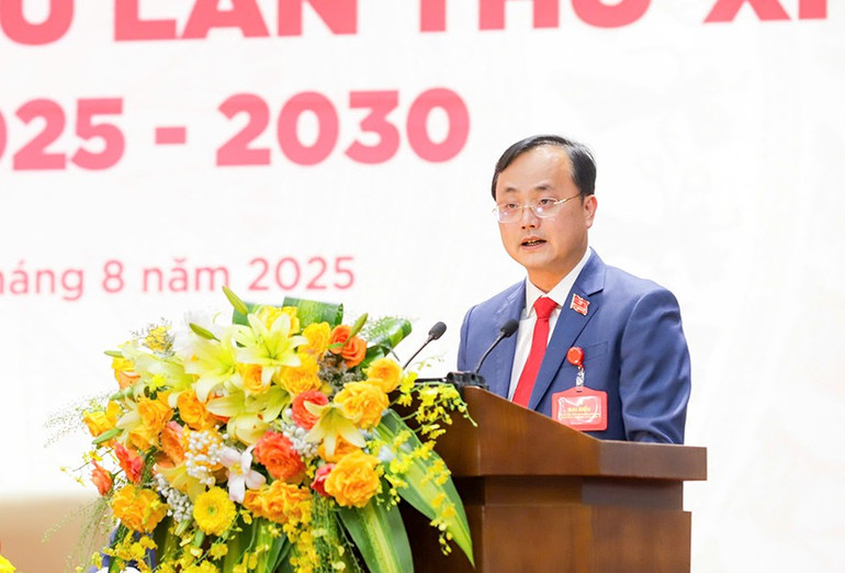 Đồng chí Tô Huy Vũ - Bí thư Đảng ủy, Chủ tịch Hội đồng Thành viên phát biểu khai mạc Đại hội. dh-ag-1.jpg