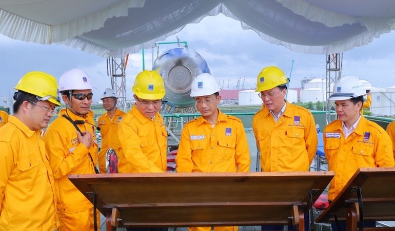 Với phương châm “Một đội ngũ–Một mục tiêu”, người lao động Petrovietnam quyết tâm hoàn thành thắng lợi các nhiệm vụ sản xuất kinh doanh 1j1kvavfh-6u5td4.jpg