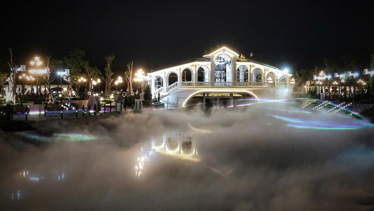Vẻ đẹp huyền ảo trên Dòng sông Ánh sáng tại Thành phố Thiên niên kỷ T&T City Millennia. shb4.jpg