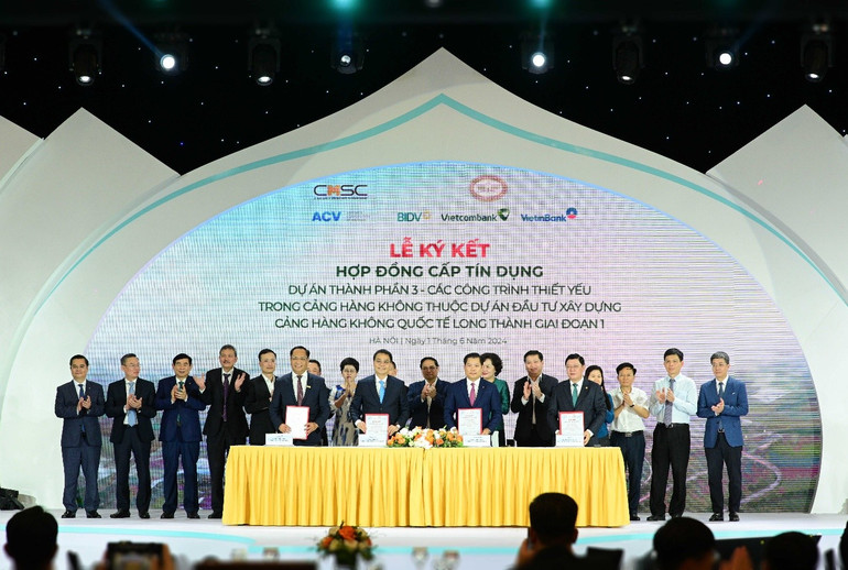 Vietcombank đầu mối thu xếp vốn cho Dự án thành phần 3 – hạng mục trọng yếu thuộc Cảng hàng không quốc tế Long Thành, với tổng quy mô trung dài hạn lên tới 1,8 tỷ USD – lớn nhất trong lịch sử ngành ngân hàng. vcb-1.jpg