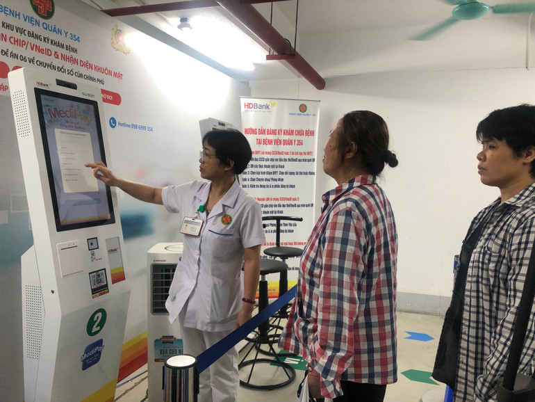 Kiosk y tế thông minh giúp người bệnh đăng ký khám thuận tiện, nhanh chóng. img-5378-1.jpg
