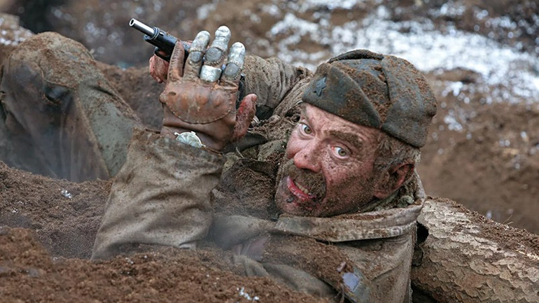 Nikita Mikhalkov trong vai Kotov trong "Burnt by the Sun". (Ảnh: RIA) 2049433972-0-0-3358-2048-1440x900-80-0-1-8003fed19f3390554310f643b7baa261.jpg