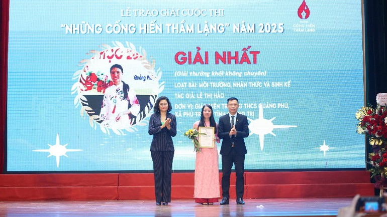 Tác giả Lê Thị Hảo, giáo viên Trường Trung học cơ sở Quảng Phú, xã Phú Trạch, tỉnh Quảng Trị với loạt bài “Môi trường, nhận thức và sinh kế” đoạt giải Nhất các bài viết không chuyên. af65ce93-3c2b-4fa4-b475-df65e2dfcbb5-7430.jpg
