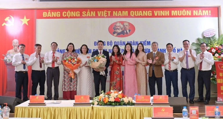 Ban Chấp hành Đảng bộ Hiệp hội Doanh nghiệp nhỏ và vừa thành phố Hà Nội khóa II. img-2548.jpg