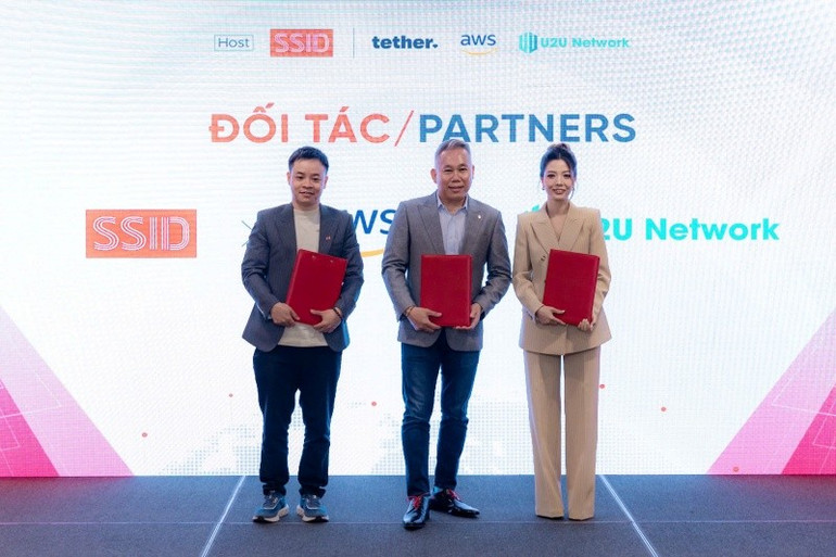 Ký kết hợp tác giữa SSID, AWS và U2U Network nhằm phối hợp xây dựng các mô hình hạ tầng lai (hybrid infrastructure) kết hợp giữa dịch vụ điện toán đám mây và mạng lưới phi tập trung, hướng đến phục vụ các ứng dụng tài chính, dữ liệu và chính phủ điện tử trong tương lai gần. ssi3.jpg