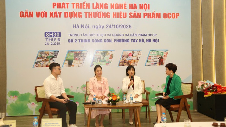 Các diễn giả chia sẻ tại Tọa đàm. 2410c-9329.jpg