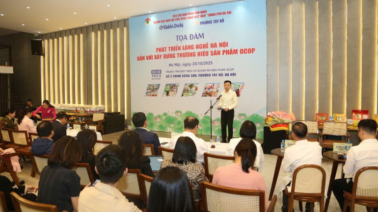 Quang cảnh Tọa đàm “Phát triển làng nghề Hà Nội gắn với xây dựng thương hiệu sản phẩm OCOP” do Báo Kinh tế và Đô thị chủ trì, phối hợp Ban Chỉ đạo Cuộc vận động Người Việt Nam ưu tiên dùng hàng Việt Nam thành phố Hà Nội tổ chức. 2410b-5568.jpg