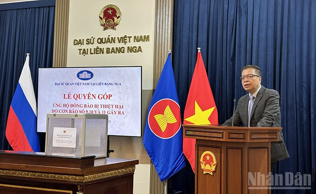 Đại sứ Đặng Minh Khôi phát biểu tại buổi lễ quyên góp. ndo_br_img-4418.jpg