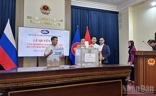 Cộng đồng người Việt tại Nga tích cực tham gia quyên góp chia sẻ khó khăn với đồng bào trong nước. ndo_br_img-4461.jpg