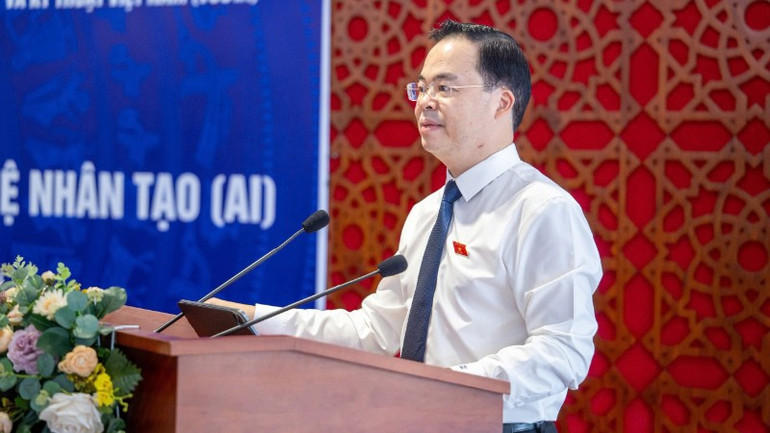 O vice-presidente do Comitê de Ciência, Tecnologia e Meio Ambiente, Tran Van Khai, fez o discurso de abertura. khai-515.jpg