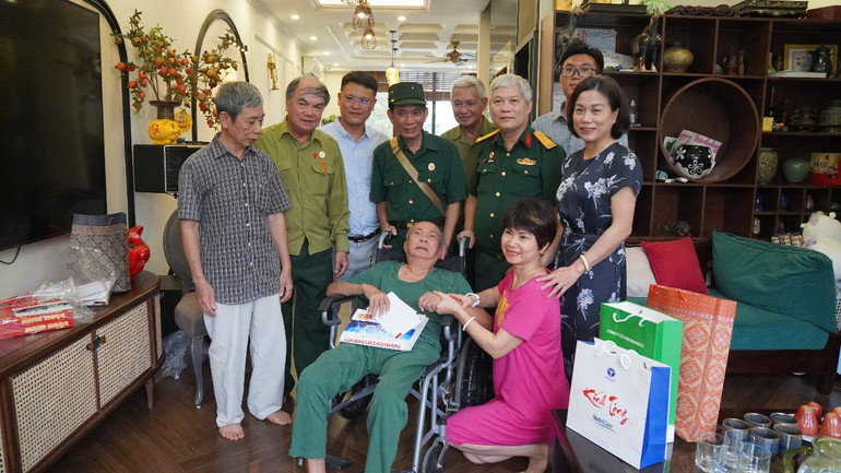 Đoàn đến thăm, tặng quà tri ân tại Làng Hữu nghị Việt Nam. tham-tang-qua-tai-lang-huu-nghi.jpg