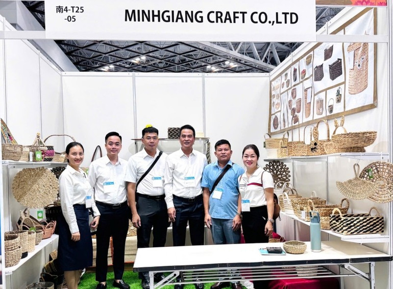 Gian hàng của Công ty Minh Giang Craft tại hội chợ. img-4362-9818.jpg