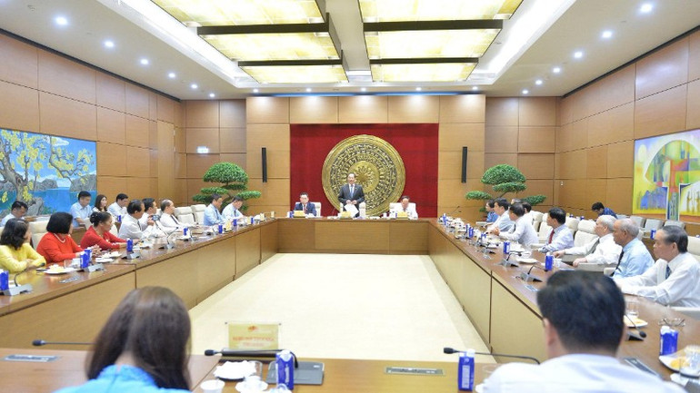Phó Chủ tịch Quốc hội Trần Quang Phương phát biểu tại cuộc gặp. bac-phuong-2-3551.jpg