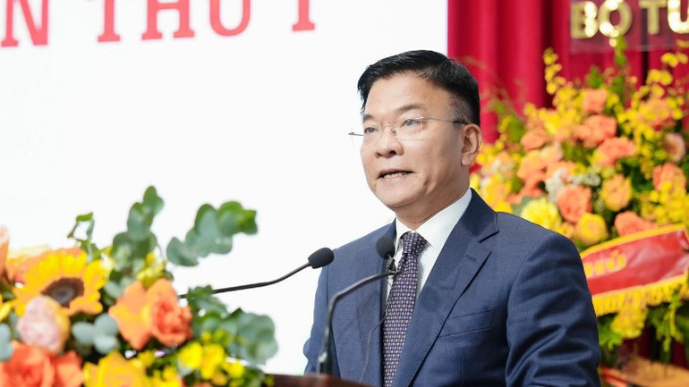Phó Thủ tướng Lê Thành Long phát biểu chỉ đạo Đại hội. long-88-1054.jpg