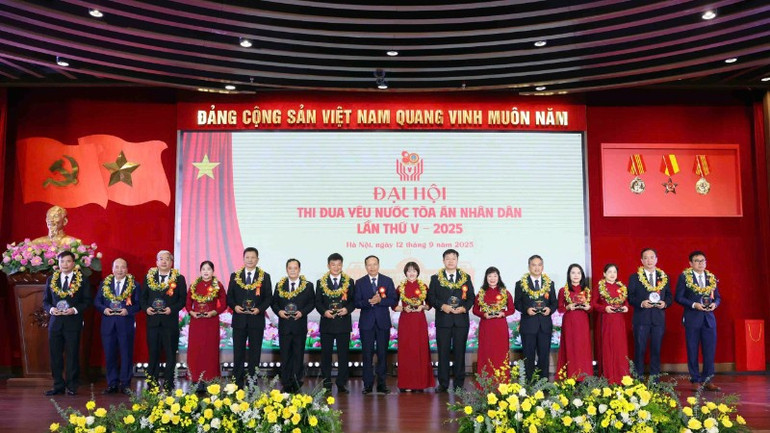 Các tập thể, cá nhân ngành tòa án luôn thi đua hoàn thành tốt nhiệm vụ được giao. 13-9-129.jpg