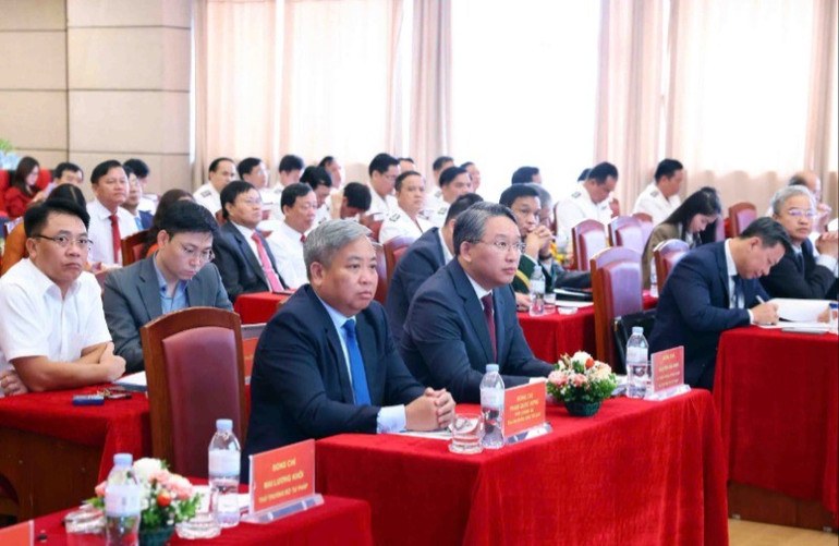 Các đại biểu tham dự lễ khai trương. tha0-3709.jpg