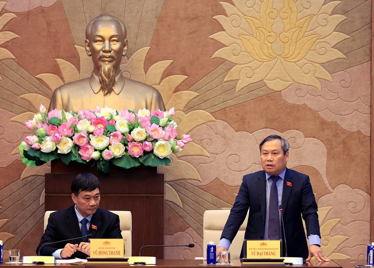 Đồng chí Vũ Đại Thắng, Bí thư Tỉnh ủy, Trưởng đoàn đại biểu Quốc hội tỉnh Quảng Ninh phát biểu. qninh.jpg