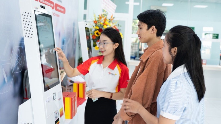 Chỉ với 1-2 phút thao tác, người dân có thể hoàn tất quy trình từ đăng ký khám đến thanh toán, hạn chế chờ đợi và giúp Viện vận hành hiệu quả hơn. 1j4padqgo-6u5td4-9574.jpg