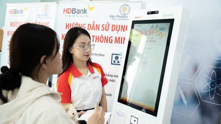 Việc triển khai Kiosk y tế thông minh tại Viện Pasteur mang lại nhiều thuận lợi thiết thực cho người dân: giảm tải cho Viện, giúp bệnh nhân tiết kiệm thời gian và công sức trong quá trình khám chữa bệnh. 1j4padu8f-6u5td4-2825.jpg