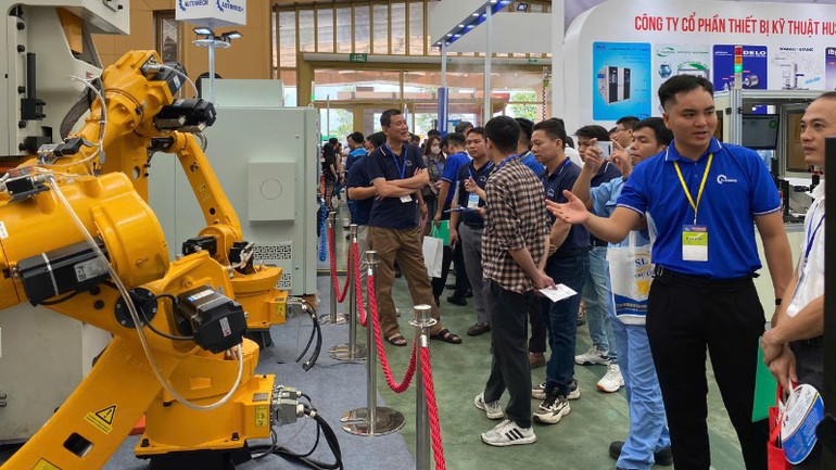 Hội chợ triển lãm giới thiệu nhiều công nghệ mới trong lĩnh vực sản xuất công nghiệp. bcd955b0b8ef32b16bfe-7545.jpg
