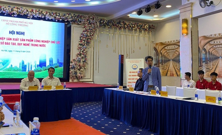 Đại diện các nhà trường trao đổi về năng lực đào tạo, cung ứng nguồn nhân lực. 2509771123336816300.jpg