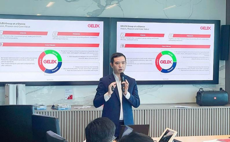 Ông Bùi Đăng Khoa, Giám đốc Ban Tài chính Kế toán của Tập đoàn GELEX chia sẻ tại buổi Roadshow tại Singapore tháng 12/2025.