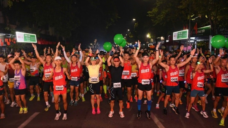 Das besondere Highlight der diesjährigen Saison ist der Auftritt des Numberless Train – einer Gruppe von über 80 Läufern, die den Marathon in unter 3 Stunden und 5 Minuten absolviert haben. img-1381-6914.jpg
