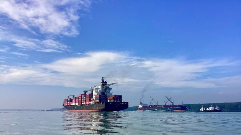 Như những con tàu ra khơi, PVCFC mang trong mình khát vọng chinh phục biển lớn, đưa sản phẩm vươn xa hơn, khẳng định thương hiệu Việt trên bản đồ thế giới. 4-7985-5654.jpg