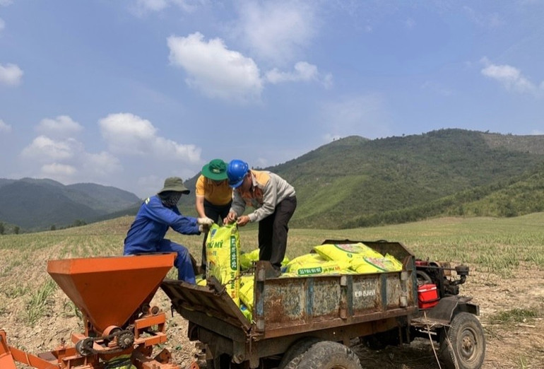Phân bón Phú Mỹ đã trở thành người bạn đồng hành cùng bà con nông dân trên mọi miền đất nước. img-1440.jpg