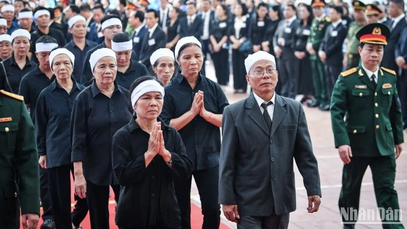 Người dân vào viếng Tổng Bí thư Nguyễn Phú Trọng tại quê nhà xã Đông Hội, Đông Anh, Hà Nội, sáng 25/7.