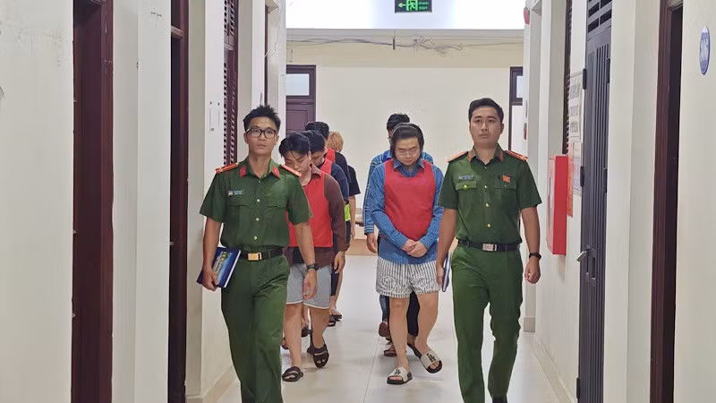 10 đối tượng bị khởi tố. (Ảnh: Công an Hà Nội)