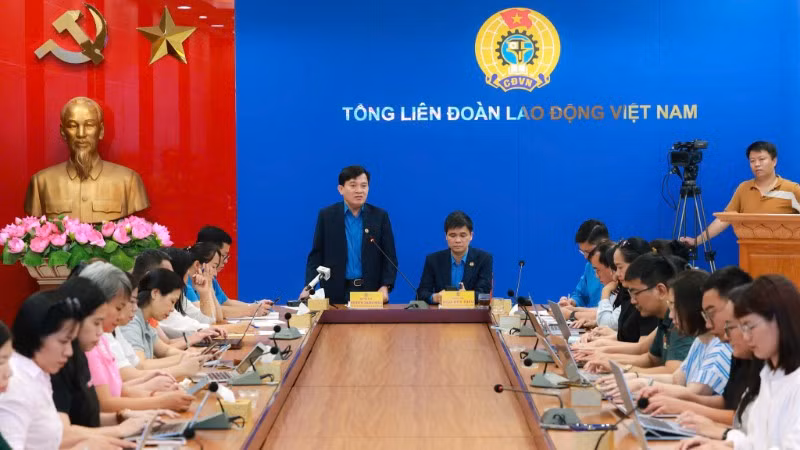 Toàn cảnh họp báo.