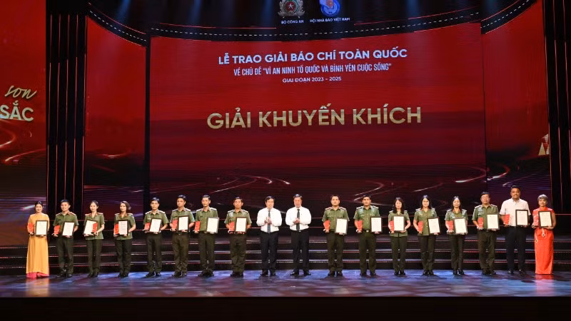 gen-h-z6904426169620-bdc6ddda968cf3fb27a083e45f8cacc5-8601.jpg