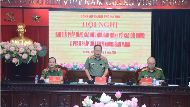 Trung tướng Nguyễn Thanh Tùng chủ trì hội nghị. (Ảnh: Công an Hà Nội)