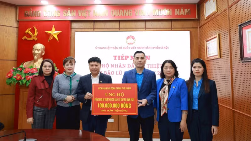 Trao hỗ trợ tại trụ sở Ủy ban Mặt trận Tổ quốc Việt Nam Thành phố Hà Nội.