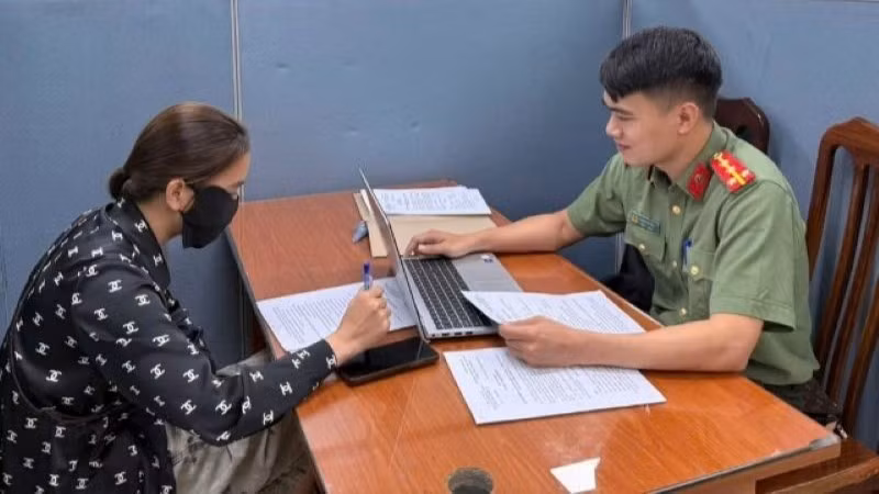 Tại cơ quan công an, chị T nhận thấy việc làm của mình là vi phạm pháp luật.