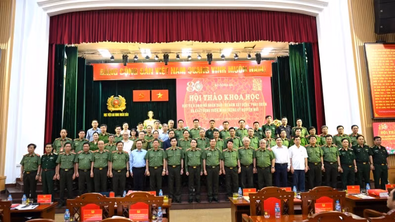Các đại biểu tham dự hội thảo.