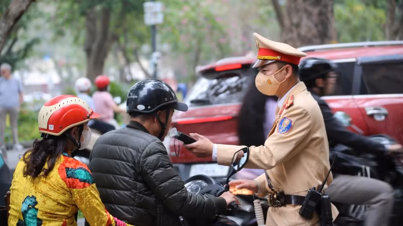 Phòng Cảnh sát giao thông Hà Nội chủ động xây dựng kế hoạch và tổ chức triển khai đồng bộ trên toàn địa bàn từ 10 giờ ngày 17/2 (Mùng 1 Tết).