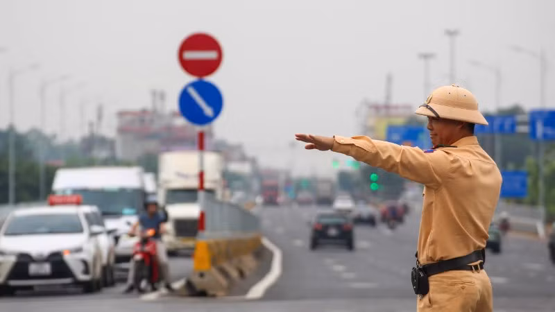 Phòng Cảnh sát giao thông Hà Nội trực 100% quân số, tăng cường tuần tra, kiểm soát trên toàn địa bàn.