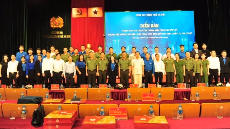 Các đại biểu tham dự diễn đàn.