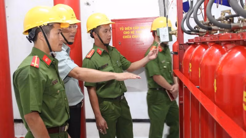 Cục Cảnh sát phòng cháy, chữa cháy và cứu nạn, cứu hộ đã tham mưu cắt giảm hơn 91,6 % thủ tục hành chính. (Ảnh minh họa)